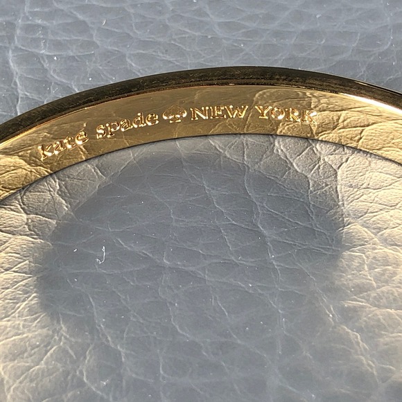 Kate Spade New York Bracelet Pearly Delight Faux Pearls Gold Tone Hinged Bangle - Picture 4 of 11